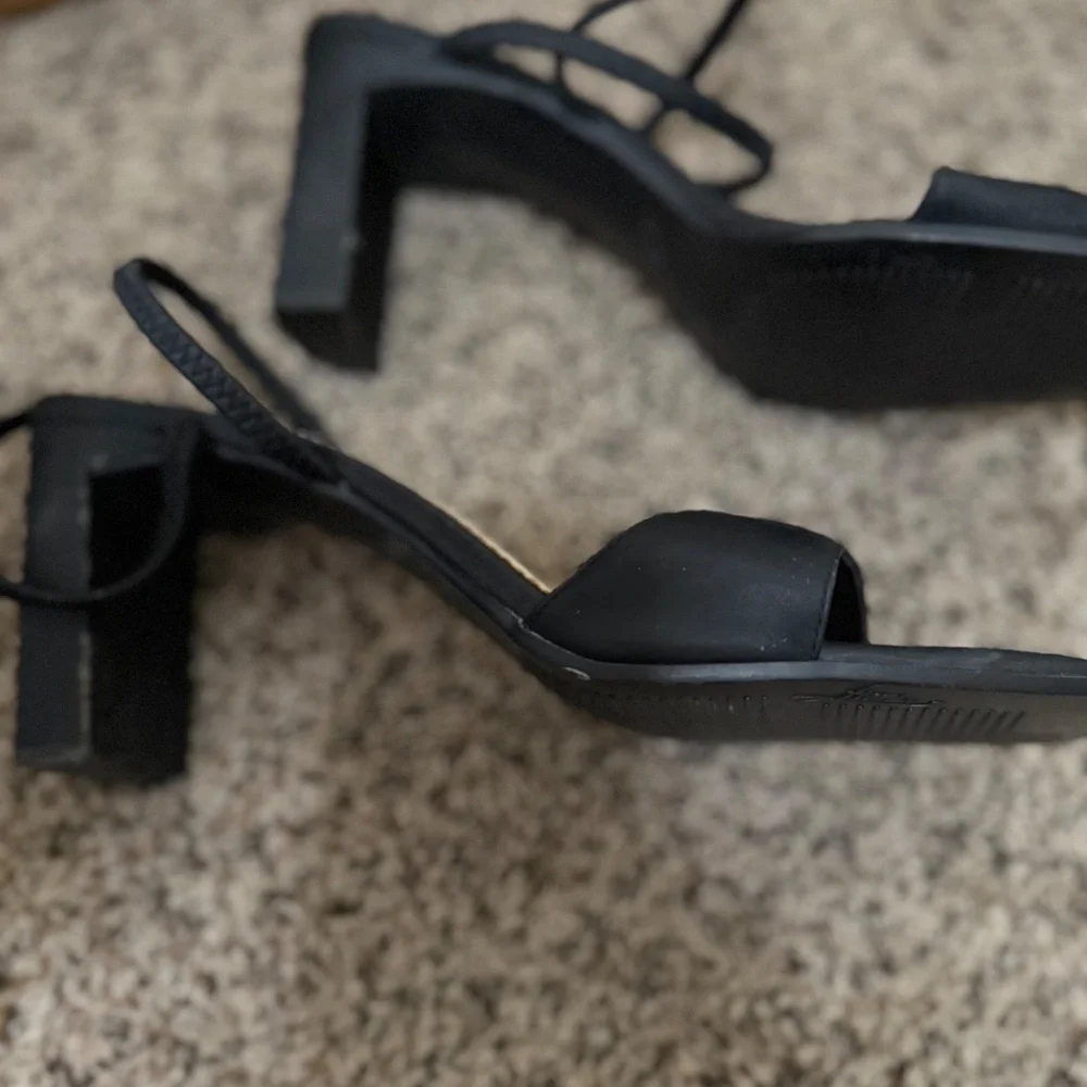 Heels - Picture 3 of 3